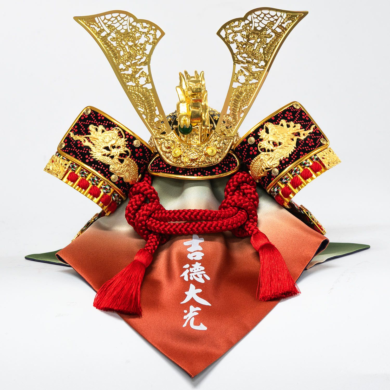 五月人形】飛龍之兜8号収納箱飾り | 雛人形（ひな人形）・五月人形の