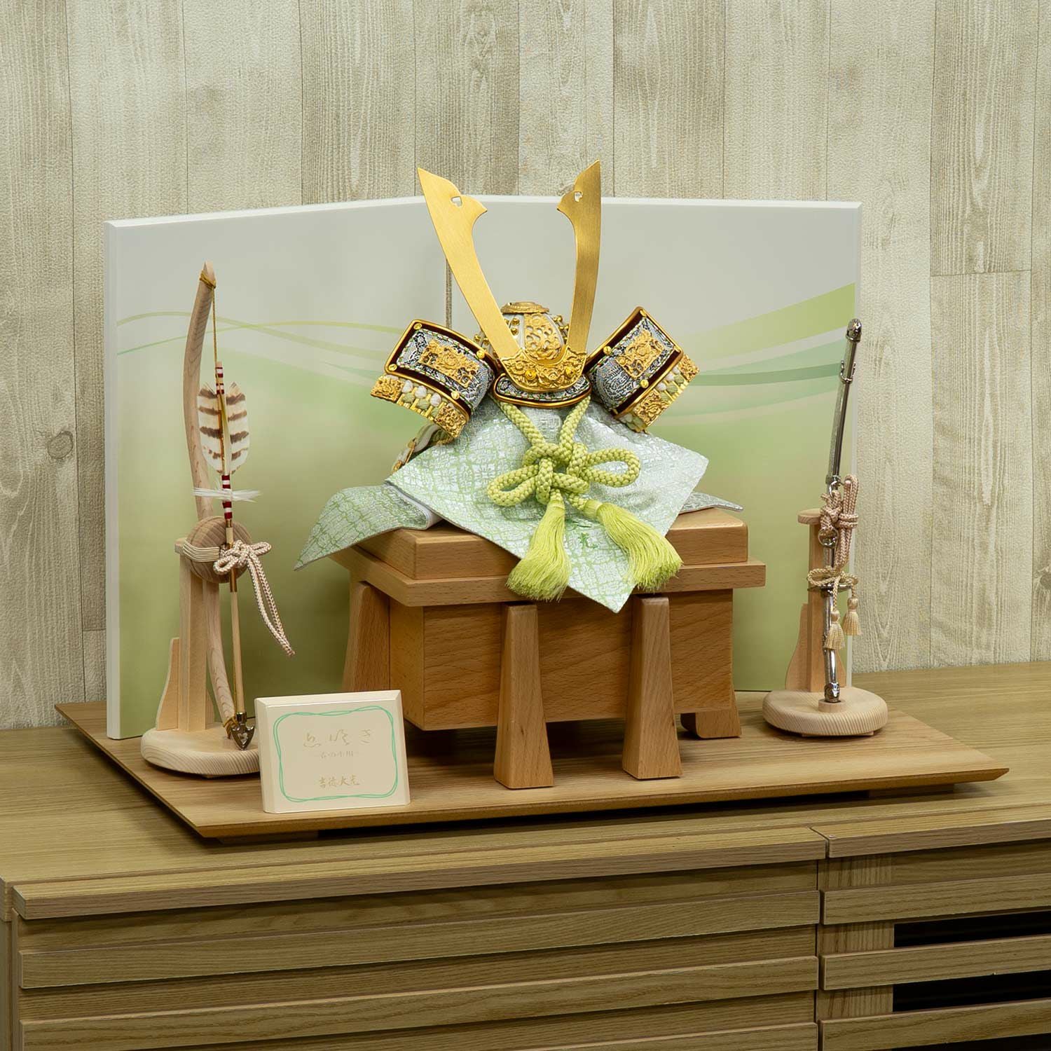 兜飾り 商品一覧 | 雛人形（ひな人形）・五月人形の吉徳 オンライン