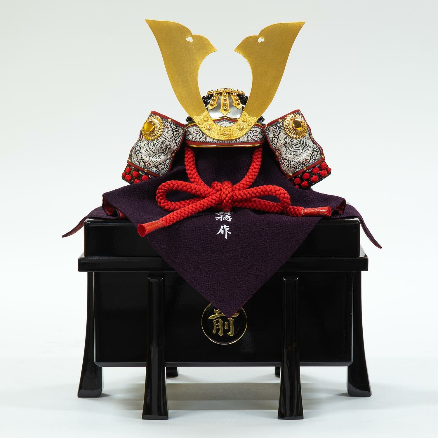 五月人形】正絹赤絲縅 和紙小札兜1/3床飾り 小柴鑚穂作 | 雛人形