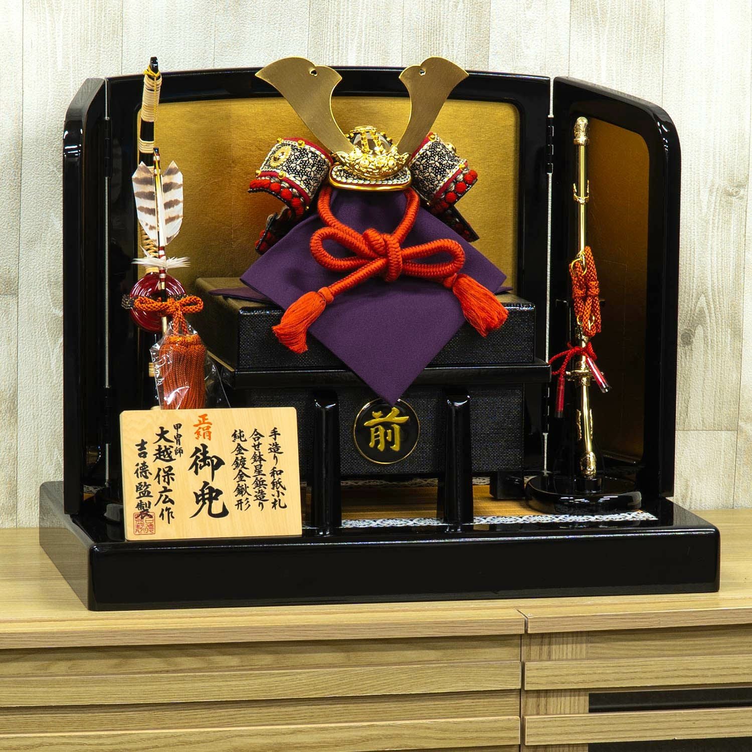 兜飾り 商品一覧 | 雛人形（ひな人形）・五月人形の吉徳 オンライン