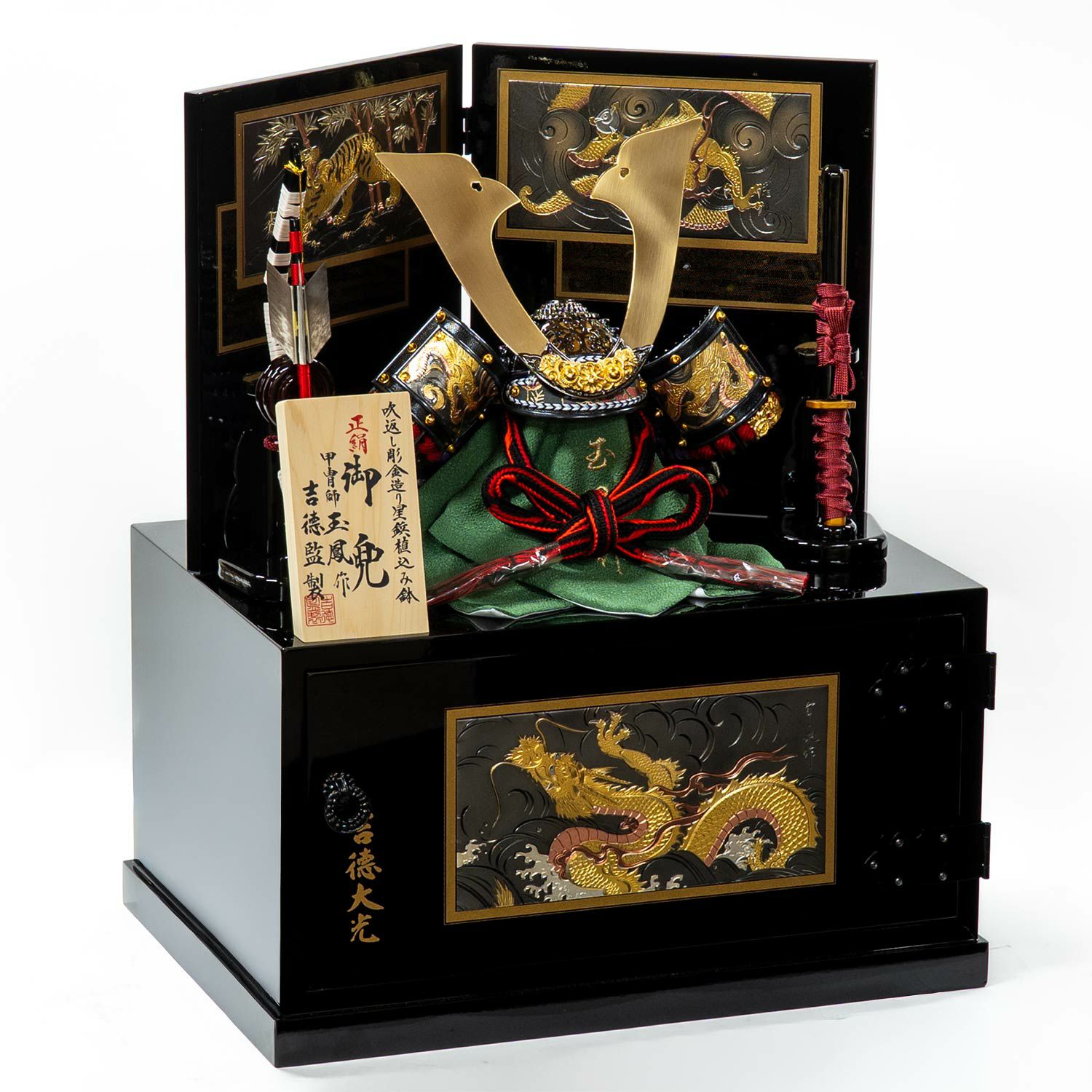 新品！吉徳大光 五月人形 正絹 兜床飾り 桐箱 アヤメ オルゴール付 吉徳大光 五月人形 吉徳 兜ケース飾り 10号 白金 兜 白木 木目 松鷹
