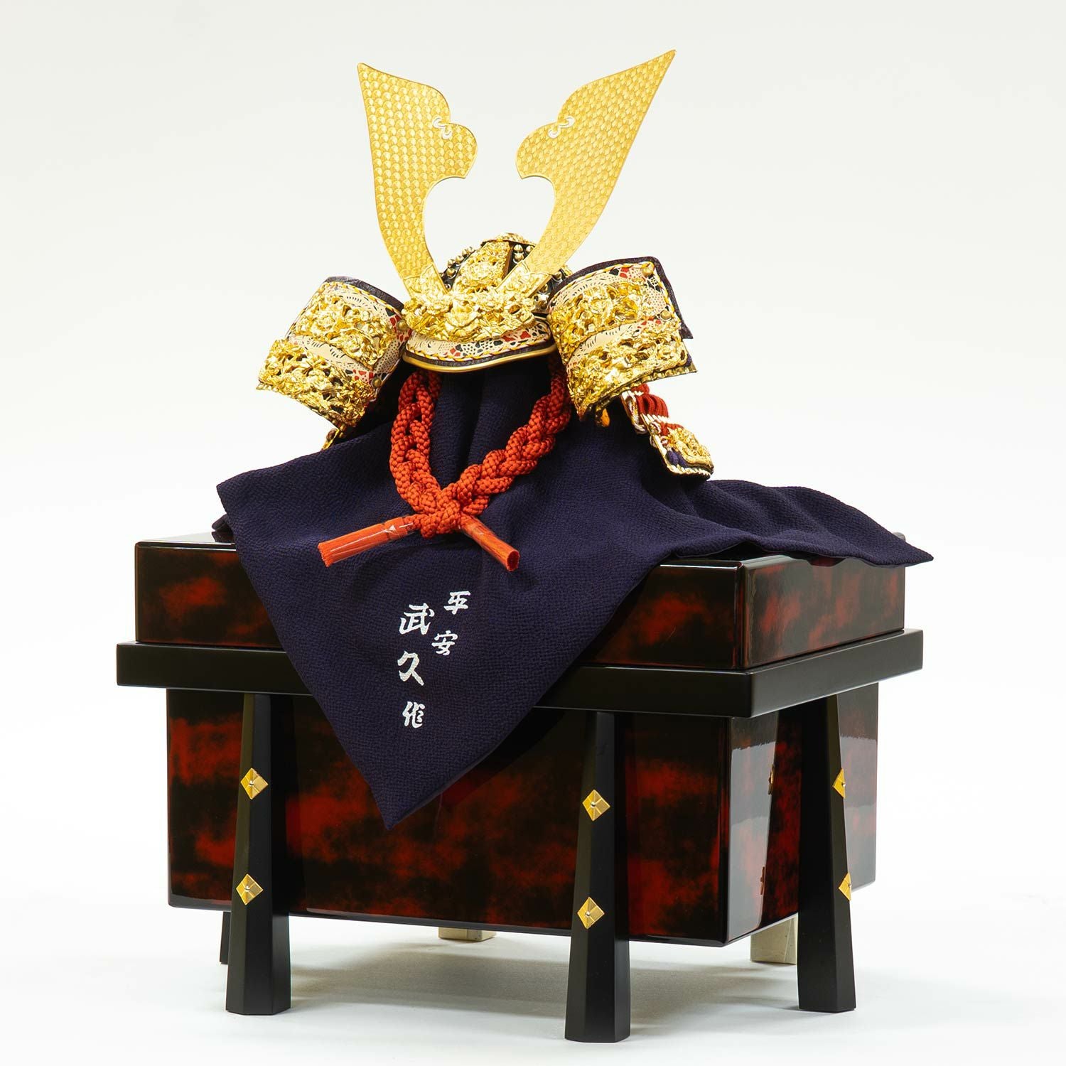 五月人形】正絹朱赤絲縅 総裏打ち兜13号床飾り 平安武久作 | 雛人形