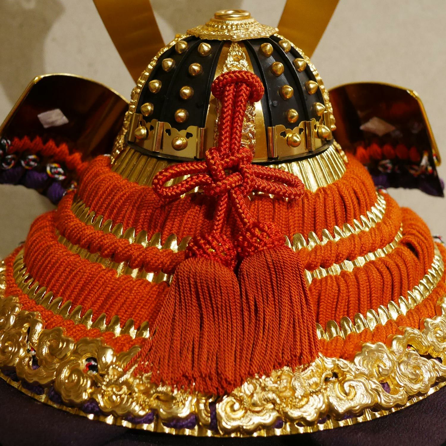 五月人形】正絹朱赤絲縅 雲龍金物之兜10号床飾り 平安武久作 | 雛人形