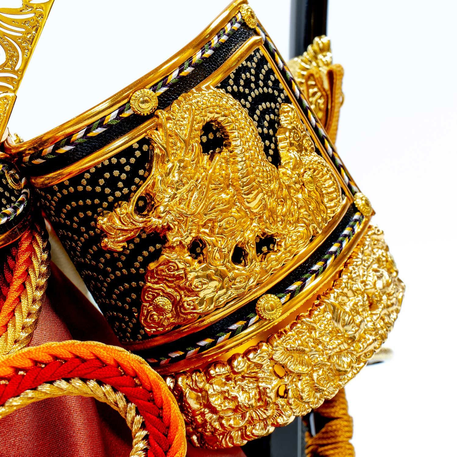 七五三 五歳‼️兜 龍 個性派 金彩金箔❤️完全フルセット‼️家から揃える無し 逸品‼️ 五月人形 兜飾り収納飾 美光作 11号 彫金龍兜 金彩龍虎 2025-yb014 幅