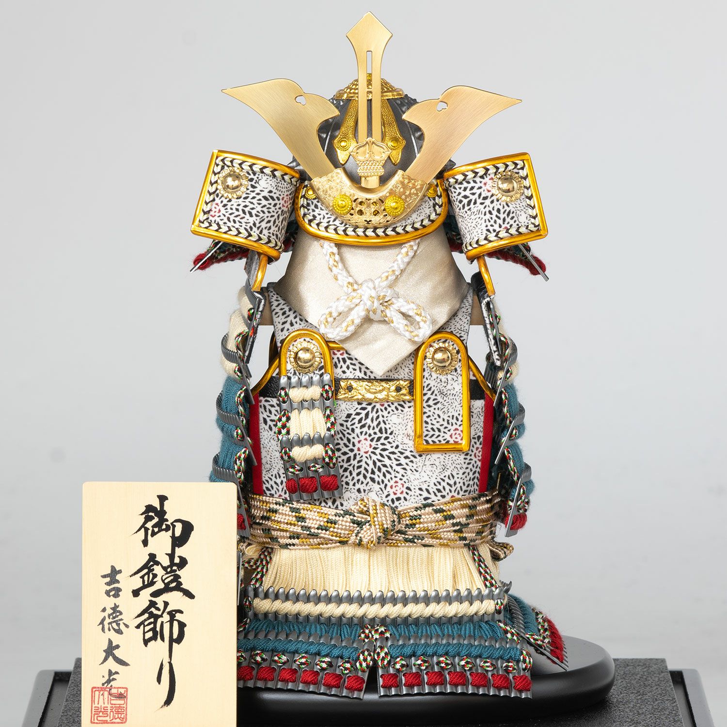 五月人形】鎧ケース入り飾り | 雛人形（ひな人形）・五月人形の吉徳