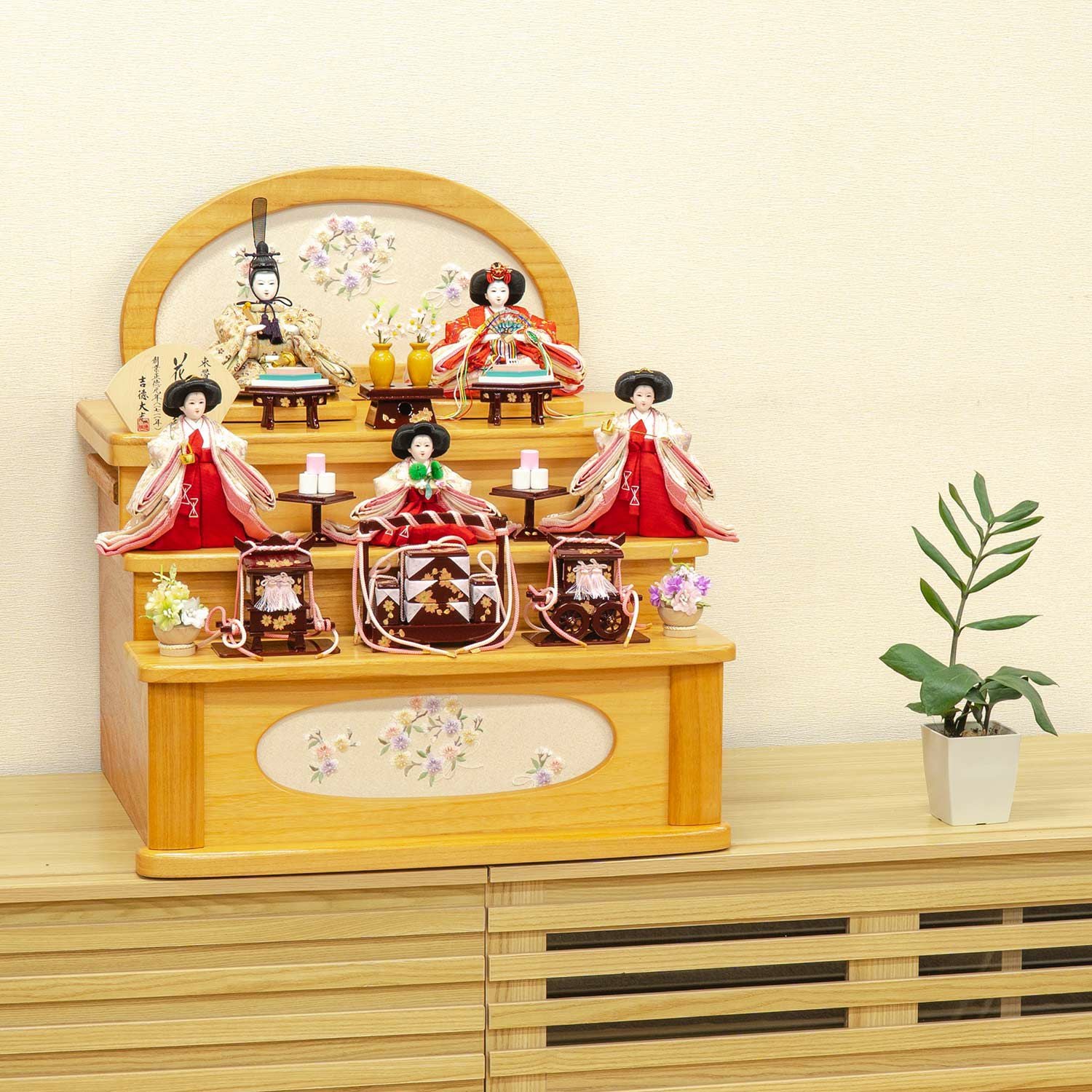三段飾り 商品一覧 | 雛人形（ひな人形）・五月人形の吉徳