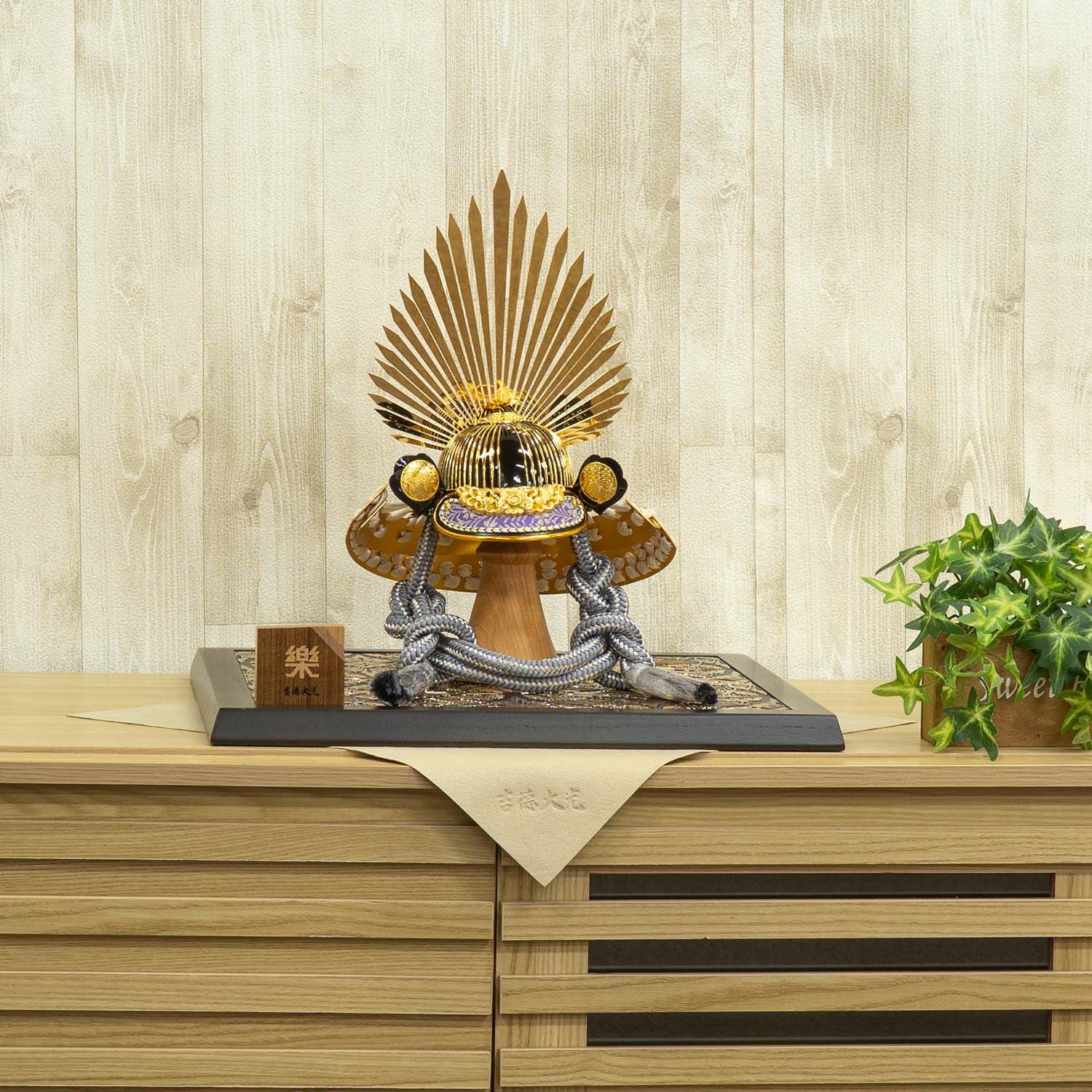 五月人形】豊臣秀吉公 兜13号床飾り | 雛人形（ひな人形）・五月人形の