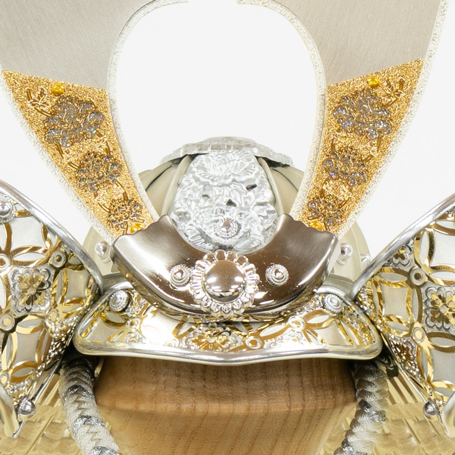 五月人形】兜7号収納箱飾り 楽 | 雛人形（ひな人形）・五月人形の吉徳