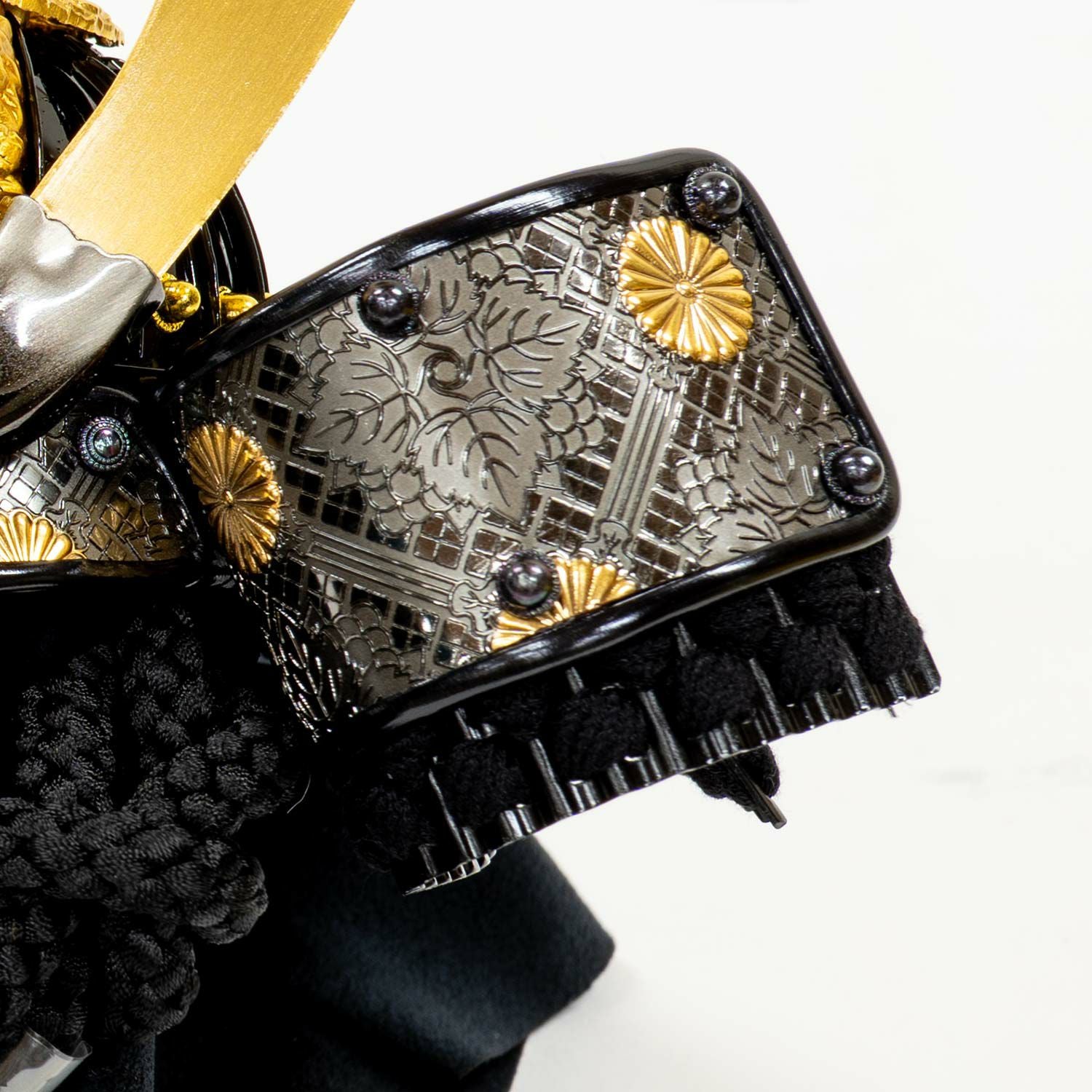 五月人形】黒絲縅 大鍬形 「黎」 兜 7号収納箱飾り | 雛人形（ひな人形
