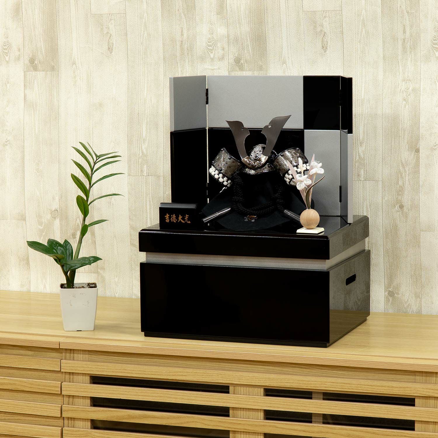 五月人形】白絲縅 大鍬形 「黎」 兜 7号収納箱飾り | 雛人形（ひな人形