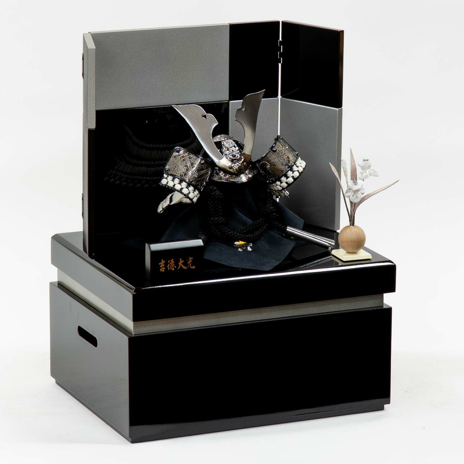 五月人形】白絲縅 大鍬形 「黎」 兜 7号収納箱飾り | 雛人形（ひな人形