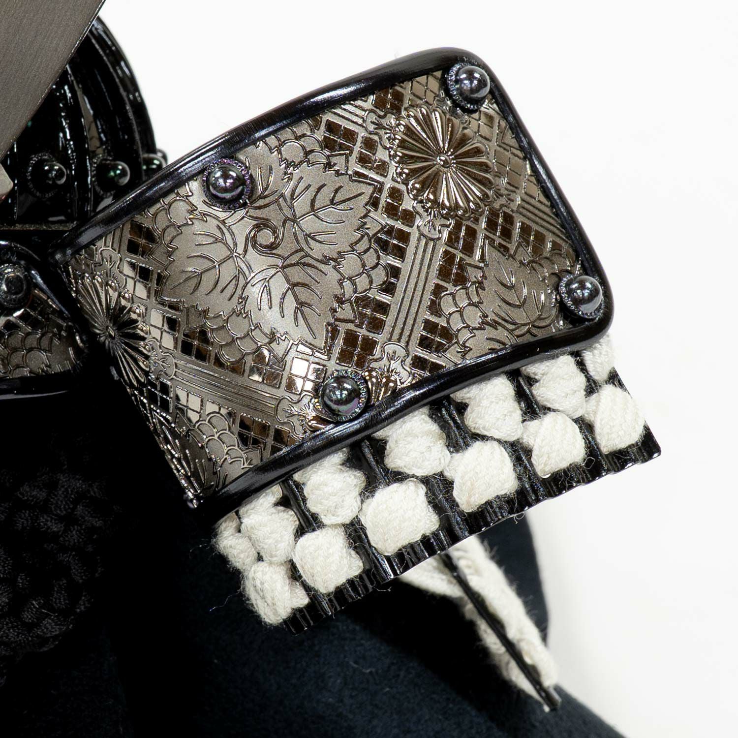 五月人形】白絲縅 大鍬形 「黎」 兜 7号収納箱飾り | 雛人形（ひな人形