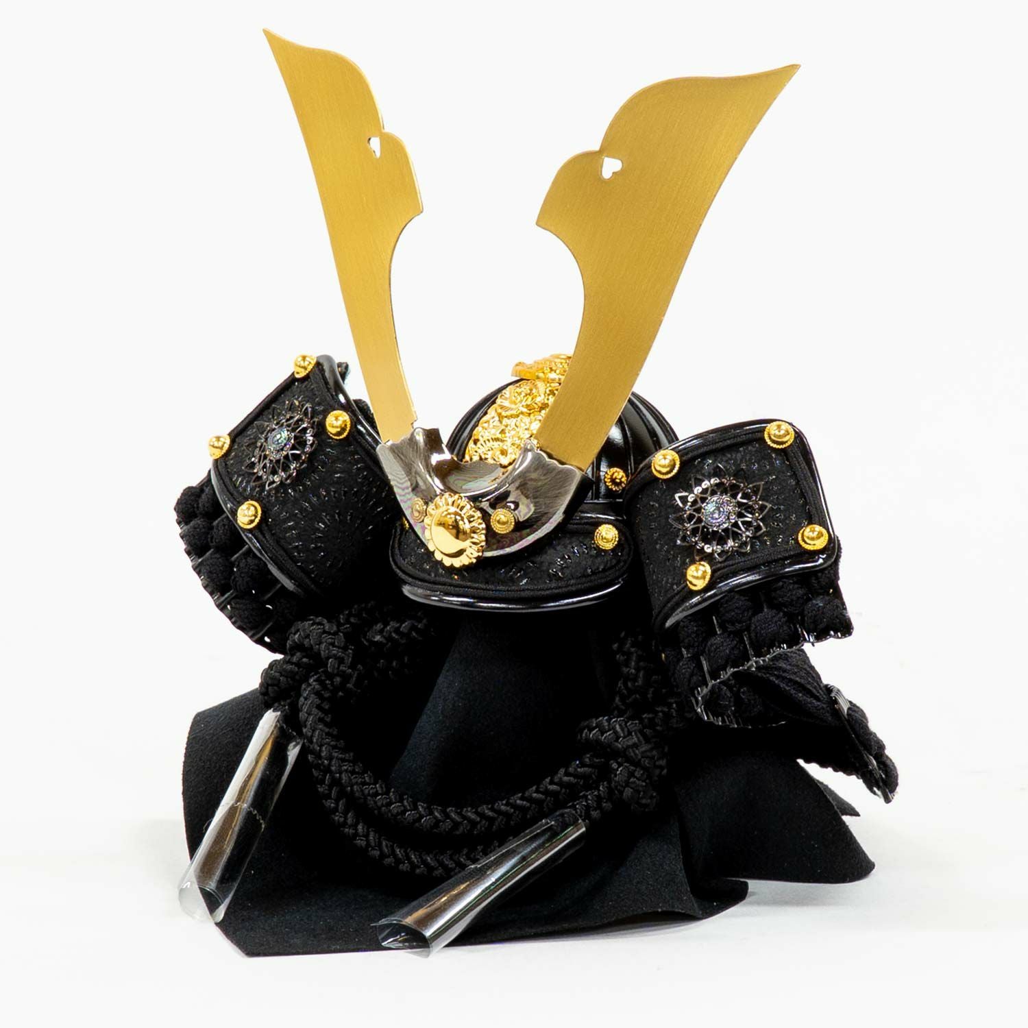 五月人形】黒絲縅 大鍬形 「禄」 兜3号アクリルケース付き収納箱飾り