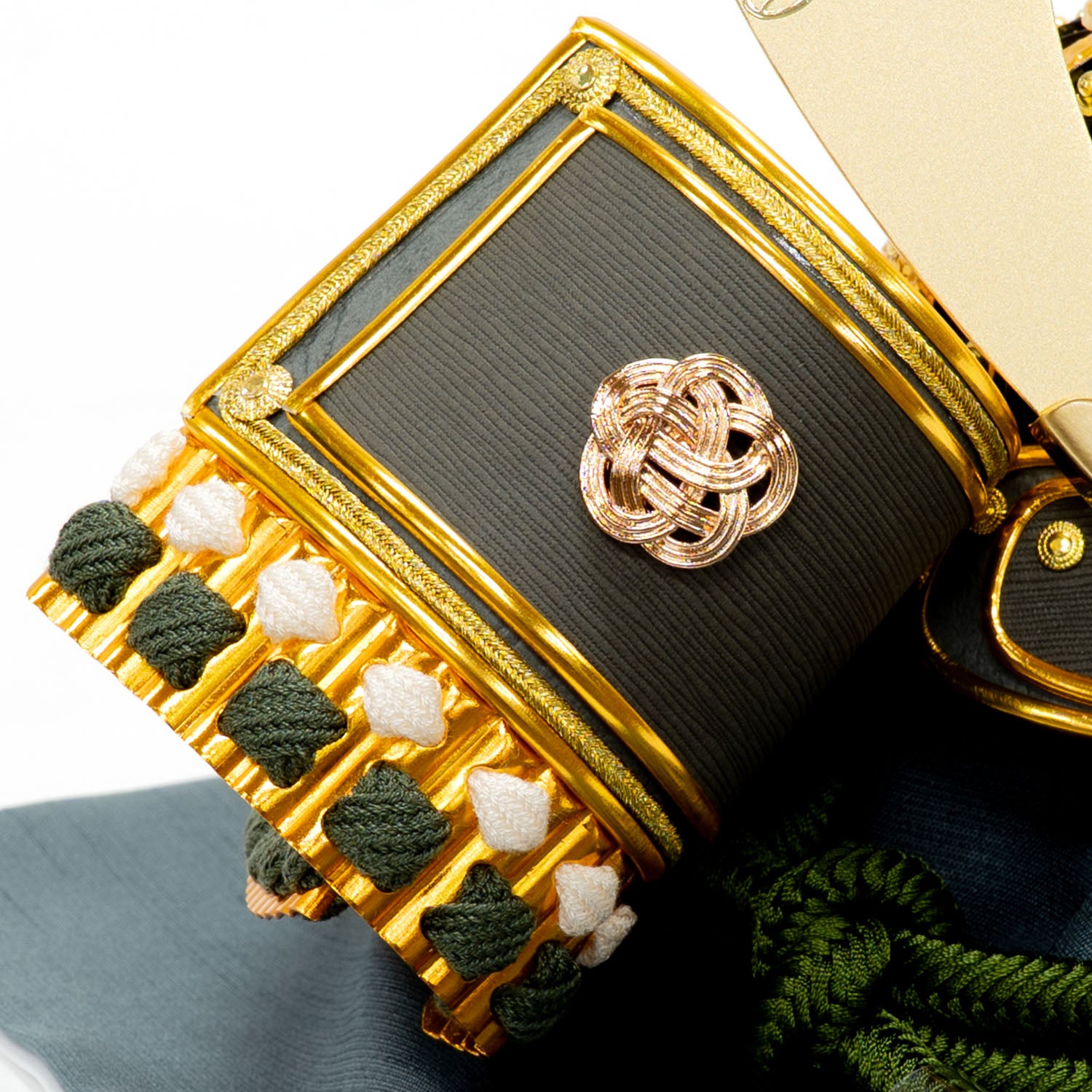 五月人形】深川鼠色絲縅 兜8号収納箱飾り | 雛人形（ひな人形）・五月