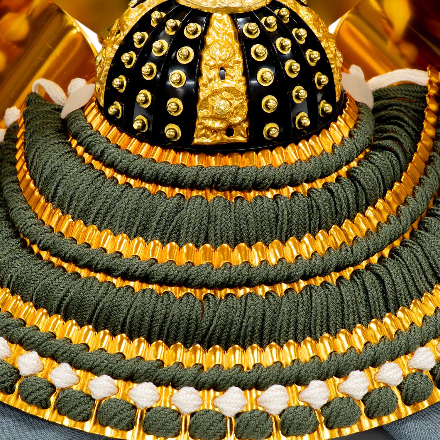 五月人形】深川鼠色絲縅 兜8号収納箱飾り | 雛人形（ひな人形）・五月