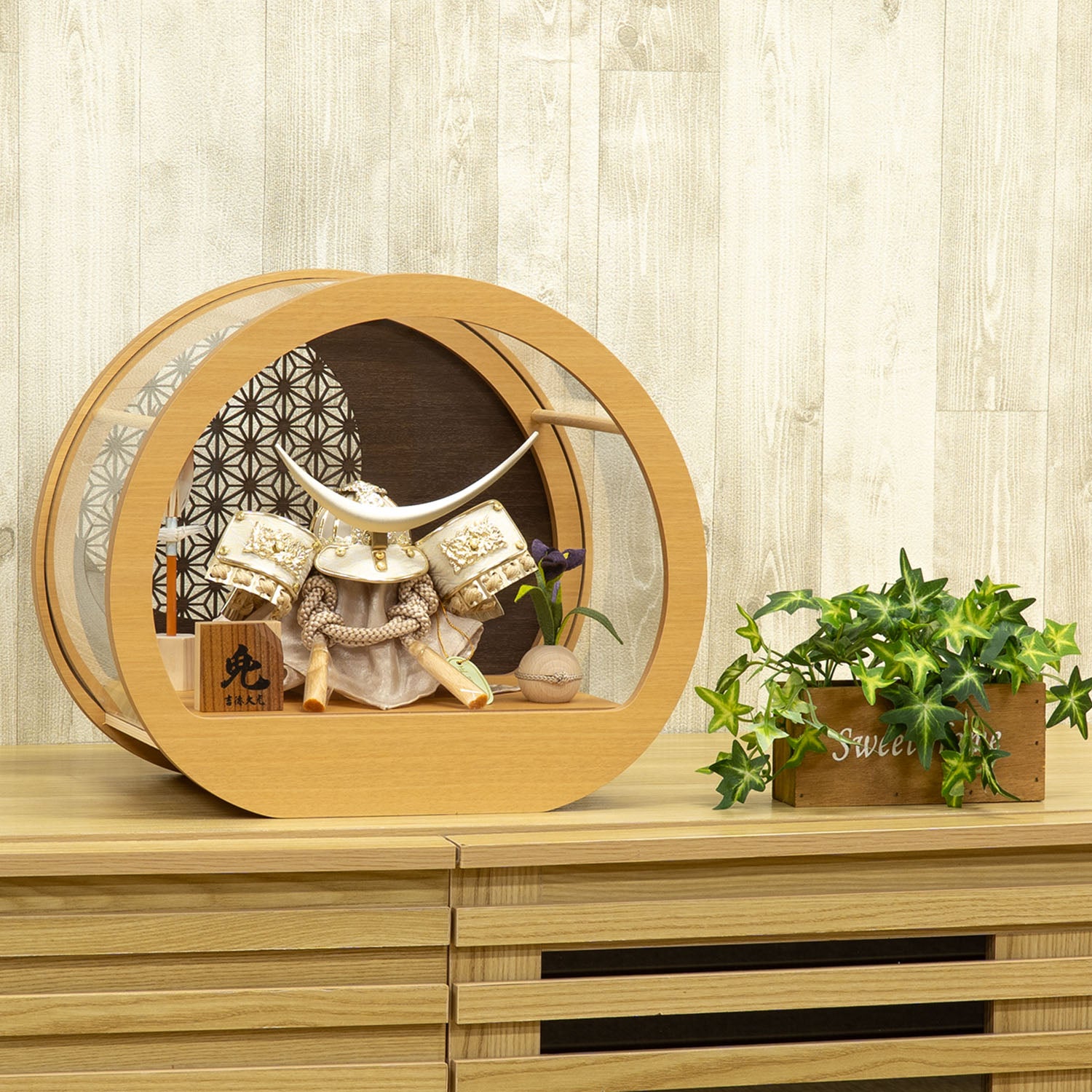 五月人形】兜5号ケース入り飾り | 雛人形（ひな人形）・五月人形の吉徳