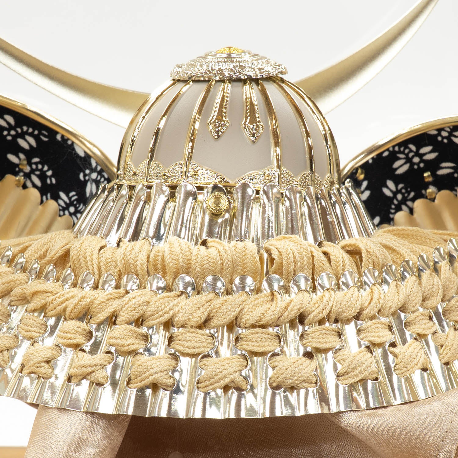 五月人形】兜5号ケース入り飾り | 雛人形（ひな人形）・五月人形の吉徳