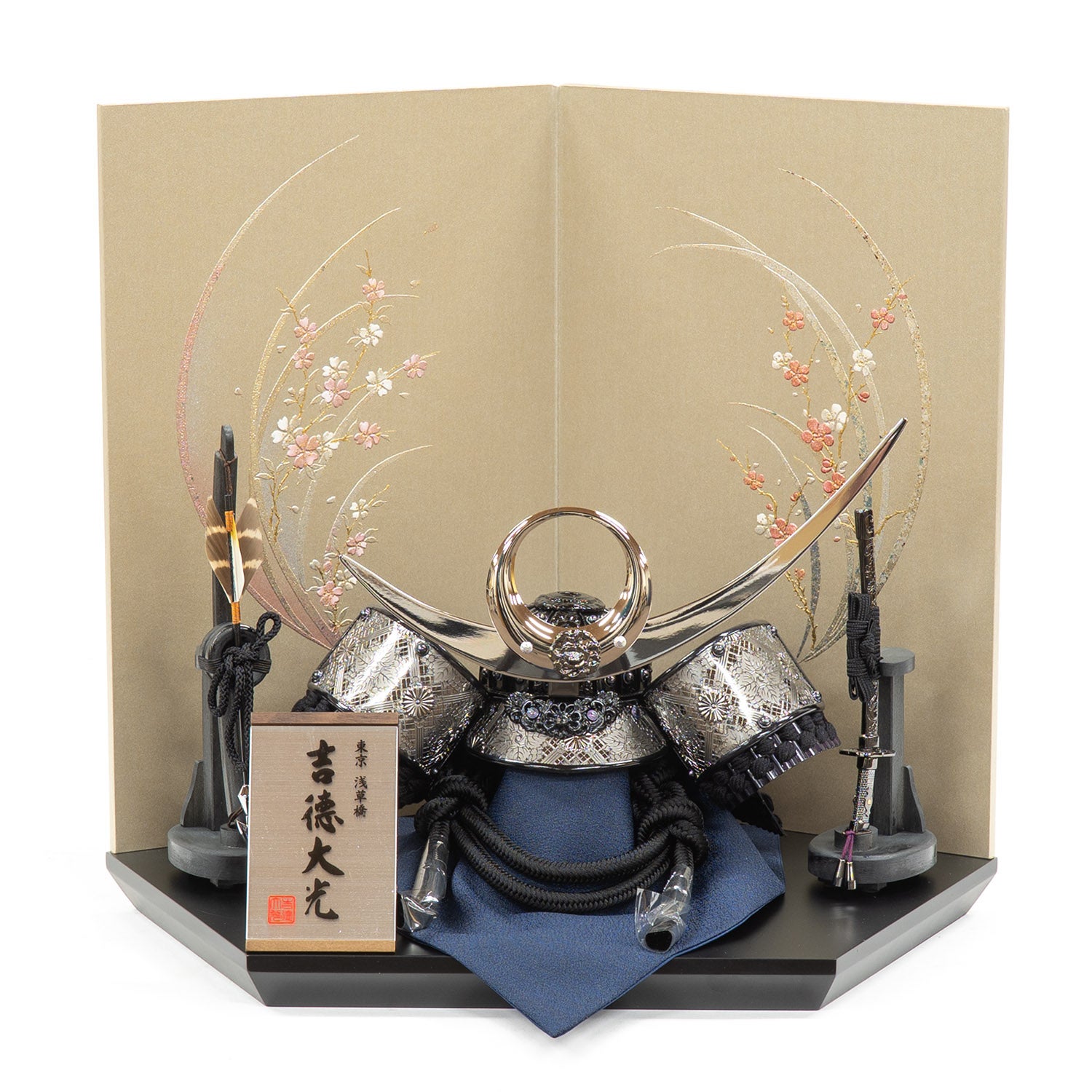 五月人形】黒絲縅 上杉謙信公 兜8号床飾り | 雛人形（ひな人形）・五月