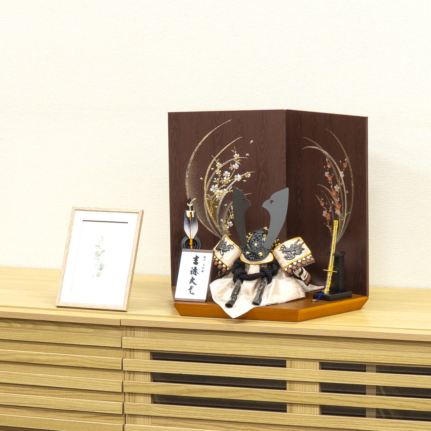 五月人形】薄茶絲縅 兜8号床飾り | 雛人形（ひな人形）・五月人形の