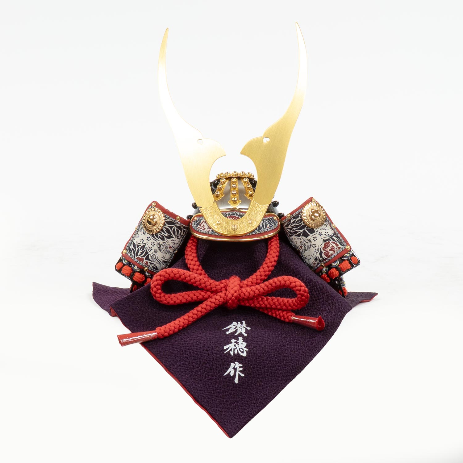 五月人形】正絹赤絲縅 和紙小札1/4兜収納箱飾り 小柴鑚穂作 | 雛人形